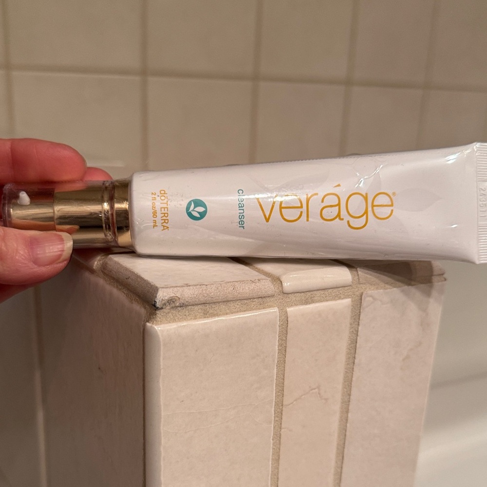 dōTERRA veráge cleanser. New. Still sealed in plastic. 2 oz.